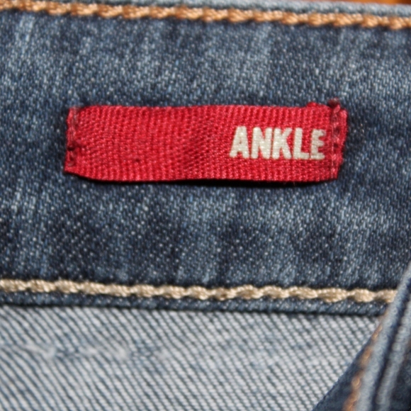 Arizona Ladies/Teen Distressed Ankle Jeans - Picture 10 of 14